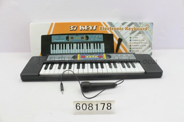 37 key multi-function electronic organ with a microphone
