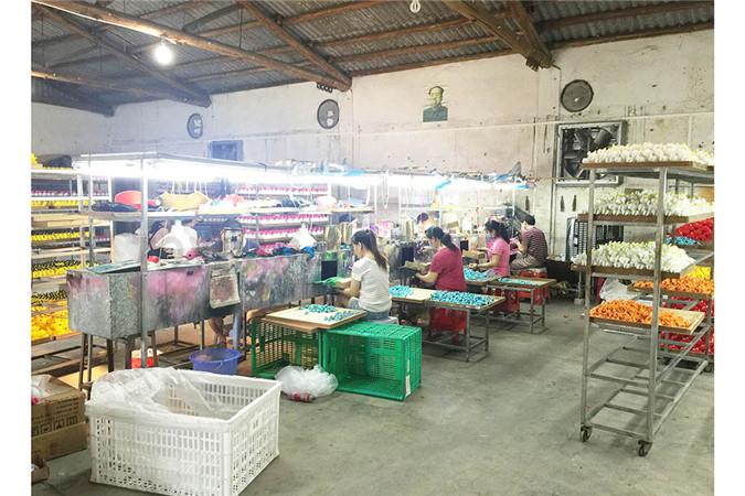 Painting workshop of enamel toy processing factory