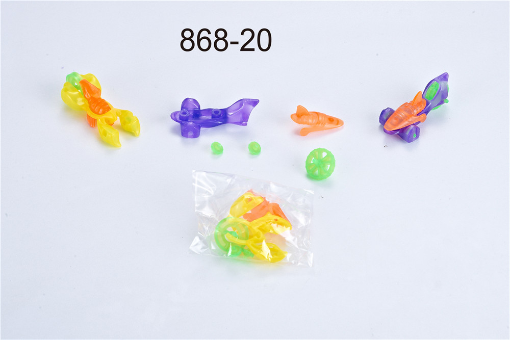 Free gifts of small toys for assembling animal cars