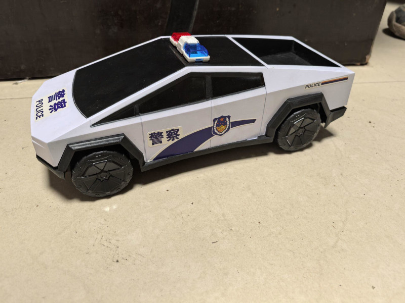 特斯拉惯性警车