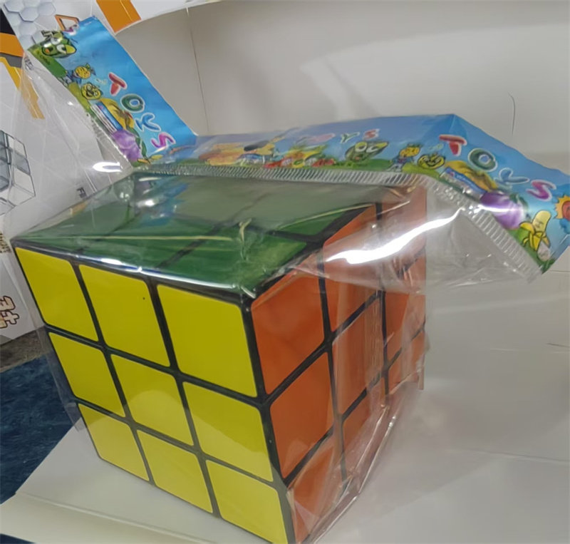 8.5黑底六色三阶魔方益智玩具