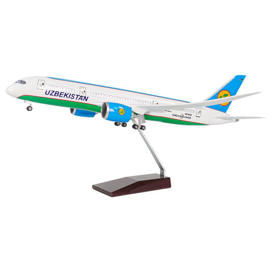 787乌兹别克飞机模型带灯带轮 航模礼品定制厂家